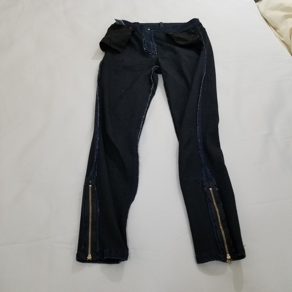 Just black size 29 Jean's with zipper on legs. - Picture 6 of 13